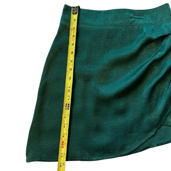 Dark Green Satin Mini Skirt‎ - Picture 4 of 5